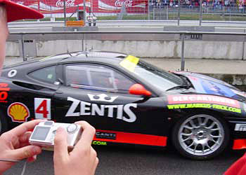 Im Ferrari-Sportwagen